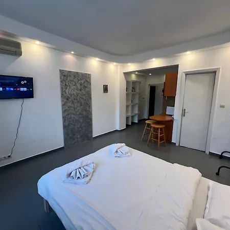 Apartment Prestigious Area *